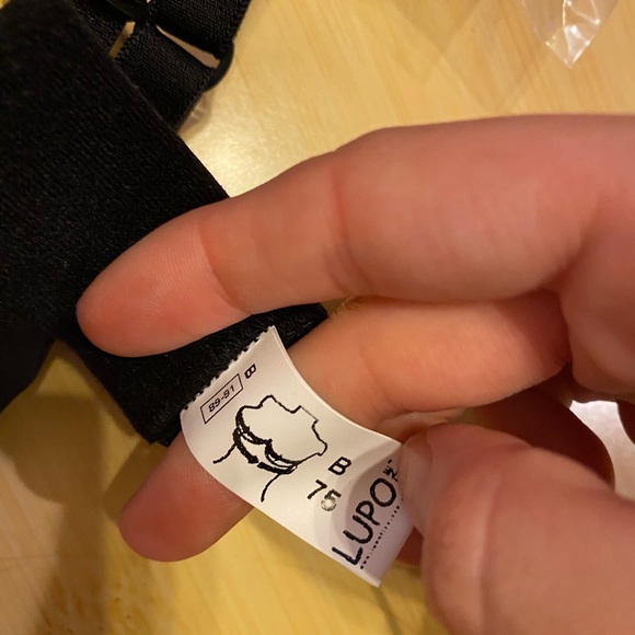 Simple black bra RARE - Picture 2 of 5